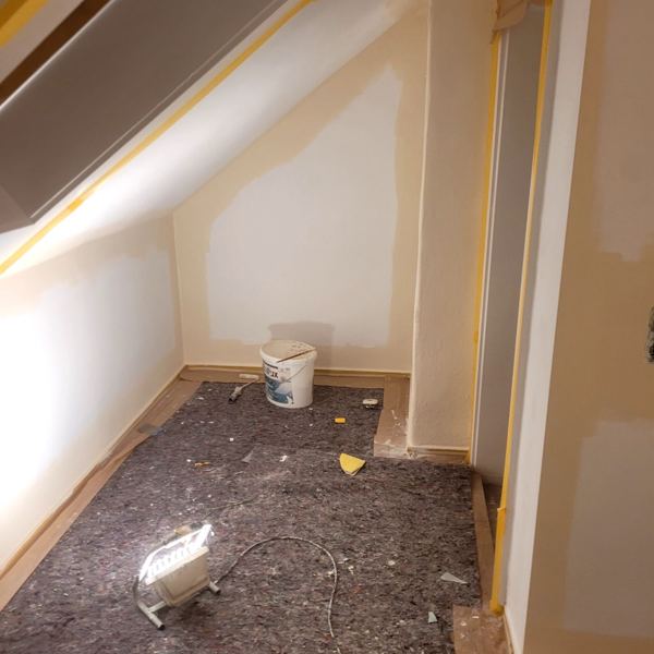 Bad im Dachgeschoss – Altbau, Traubing · 2025: Malerarbeiten
