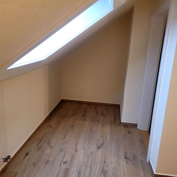 Bad im Dachgeschoss – Altbau, Traubing · 2025: Dachschräge