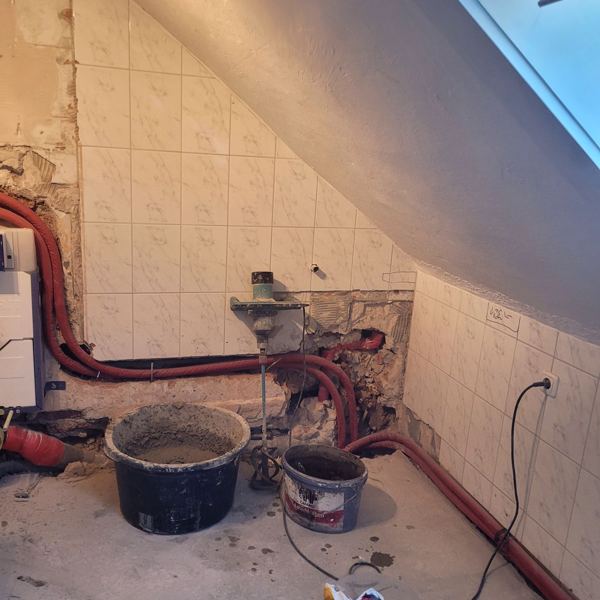 Bad im Dachgeschoss – Altbau, Traubing · 2025: Rückbau