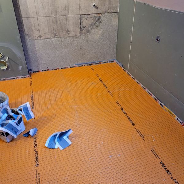 Bad im Dachgeschoss – Altbau, Traubing · 2025: Entkopplung