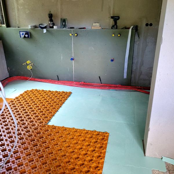 Dachbad im Bestand mit Gaube – und Gäste-WC, Tutzing · 2023–2024: Bodenaufbau