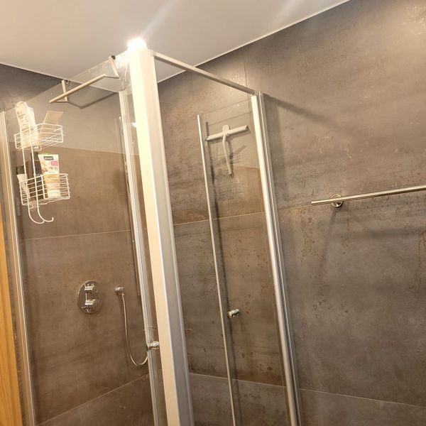 Badmodernisierung: Dusche statt Badewanne, Tutzing · 2024: Nachher