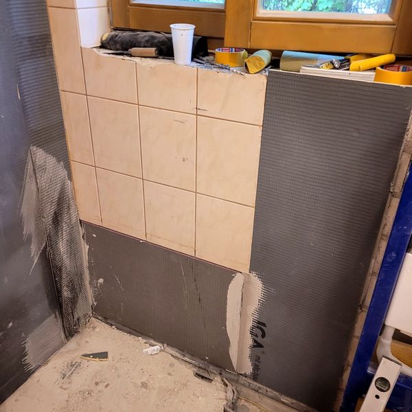 Badmodernisierung: Dusche statt Badewanne, Tutzing · 2024: Wedi-Platten