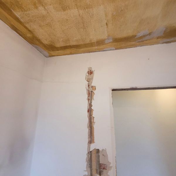 Wohnung im Erdgeschoss – Durchbrüche, größeres Bad, Parkett, Weilheim · 2025–2026: Vorher