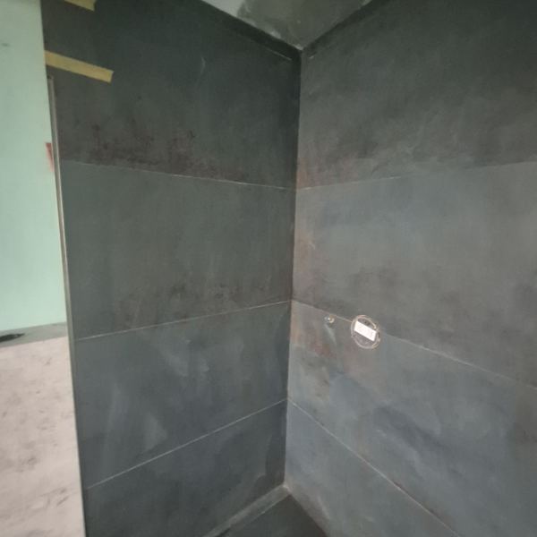 Wohnung im Erdgeschoss – Durchbrüche, größeres Bad, Parkett, Weilheim · 2025–2026: Dusche
