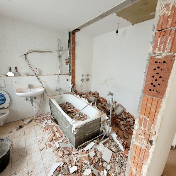Wohnung im Erdgeschoss – Durchbrüche, größeres Bad, Parkett, Weilheim · 2025–2026: Wand entfernt