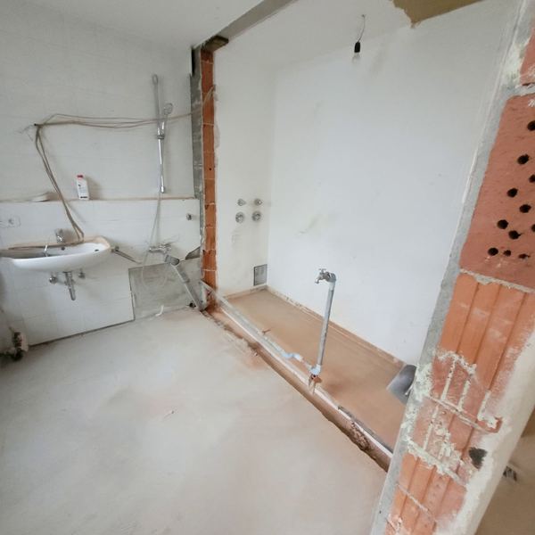 Wohnung im Erdgeschoss – Durchbrüche, größeres Bad, Parkett, Weilheim · 2025–2026: Neuer Raum
