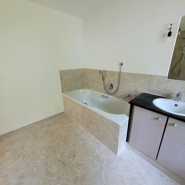 Einfamilienhaus: Decken, Parkett und neues Bad, Pöcking · 2024: Badewanne