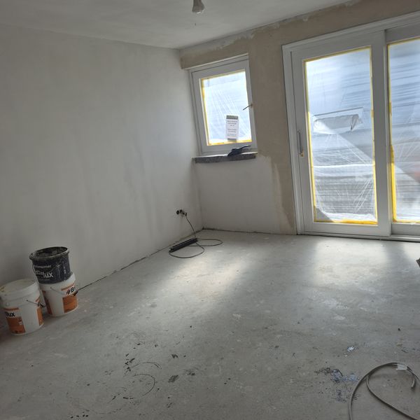 Kernsanierung einer Einraumwohnung, München · 2026: Gespachtelt