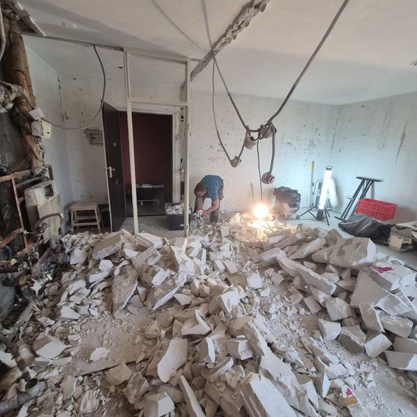Kernsanierung einer Einraumwohnung, München · 2026: Bauschutt