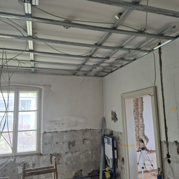 Altbauwohnung: Schallschutzdecke, Parkett und Malerarbeiten, Tutzing · 2026: Konstruktion