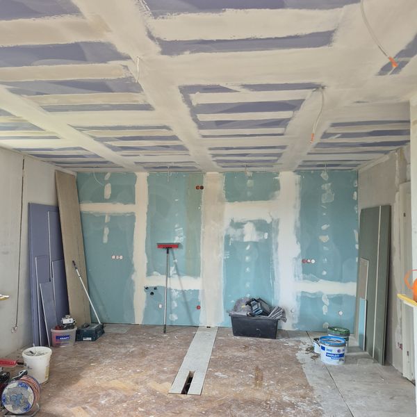 Altbauwohnung: Schallschutzdecke, Parkett und Malerarbeiten, Tutzing · 2026: Verspachtelt